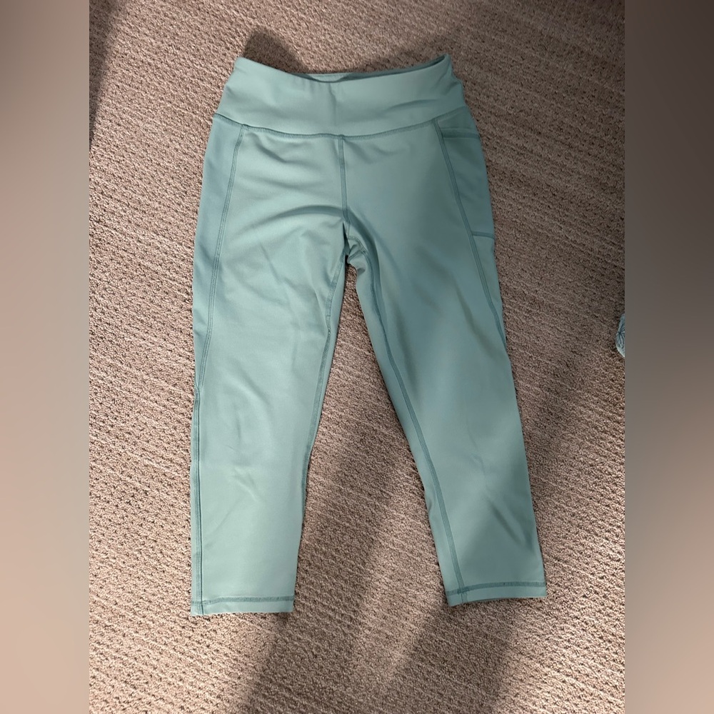 #246 Women's Gottex 3/4 Length Leggings in Dark Mint Size Medium.